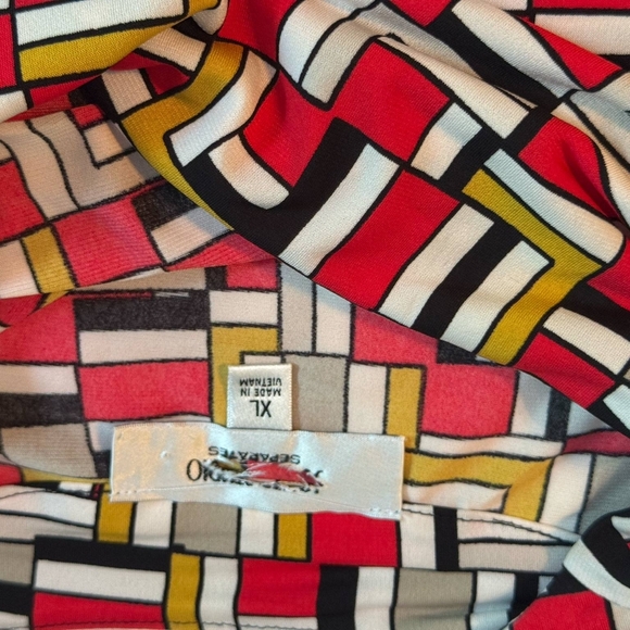 Geometric Patterned Women's Blouse - Picture 4 of 4